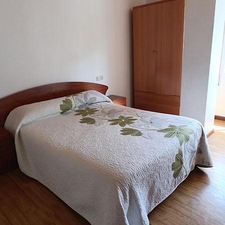 Ibu Beer&Grill Apartment Camarinas Bagian luar foto