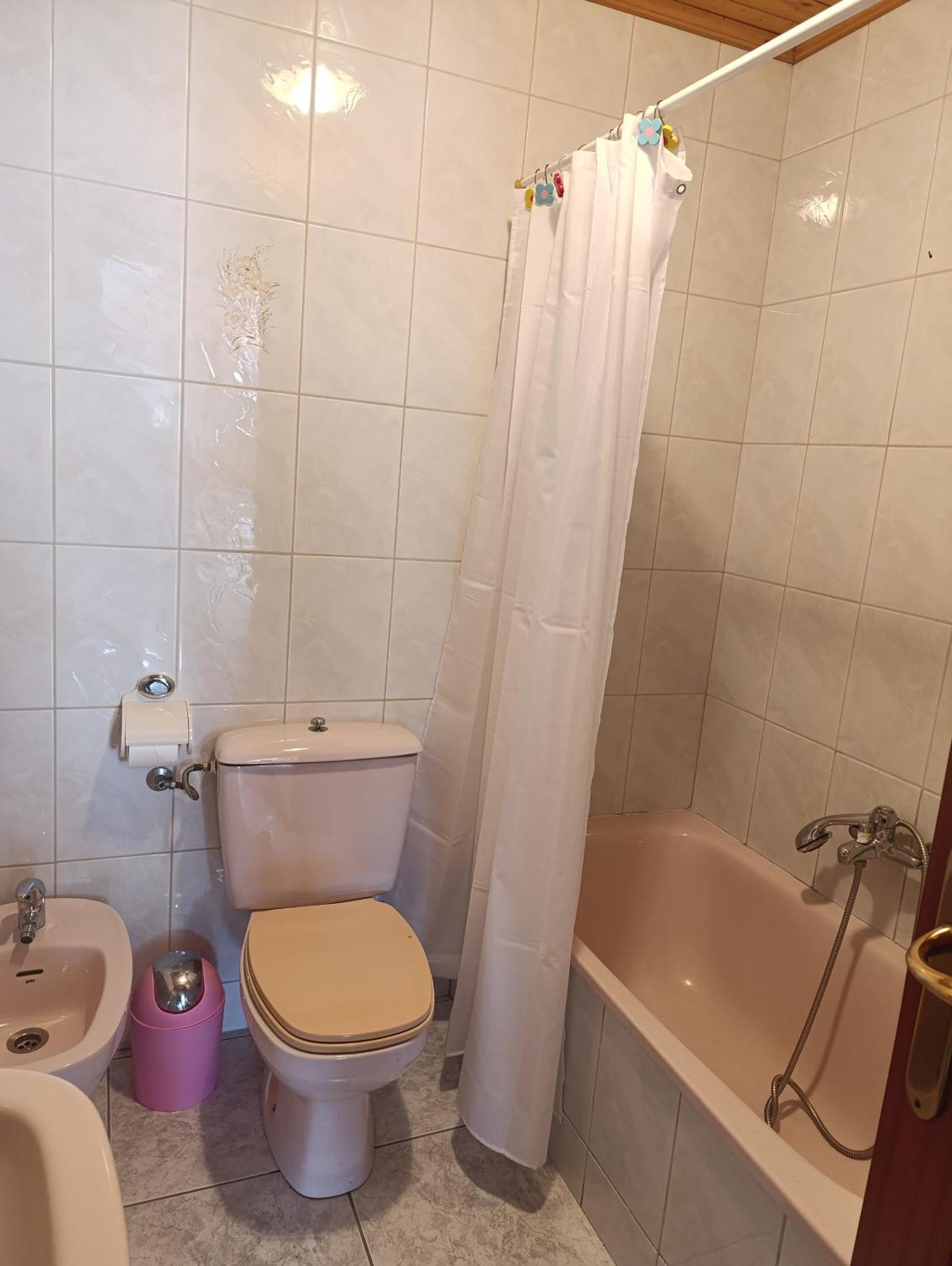Ibu Beer&Grill Apartment Camarinas Bagian luar foto