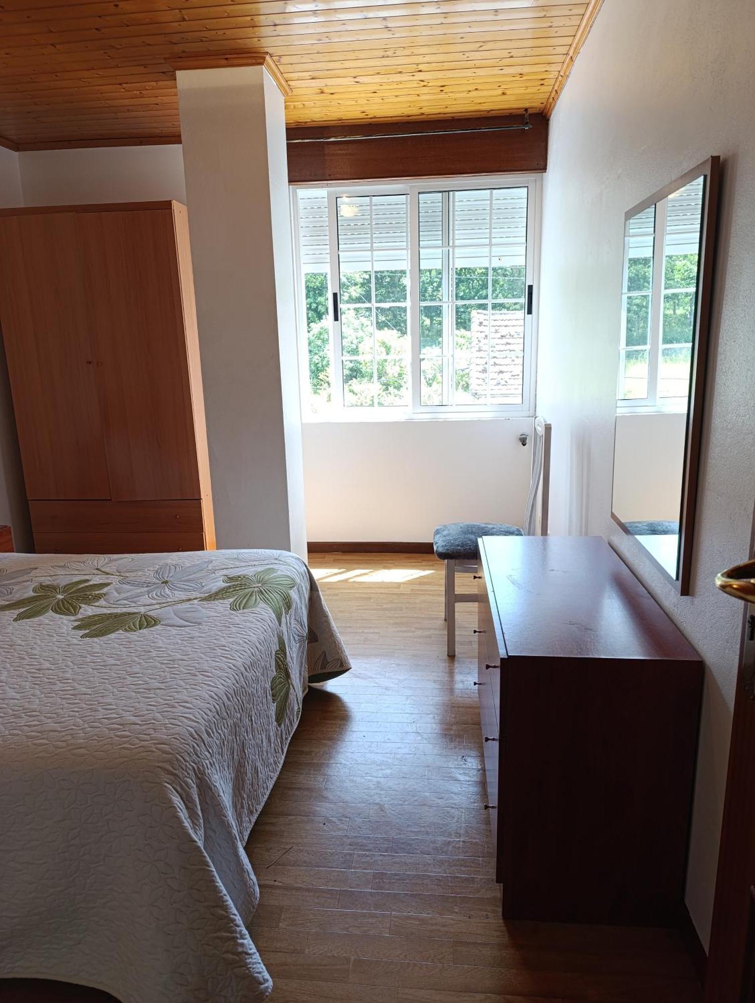 Ibu Beer&Grill Apartment Camarinas Bagian luar foto