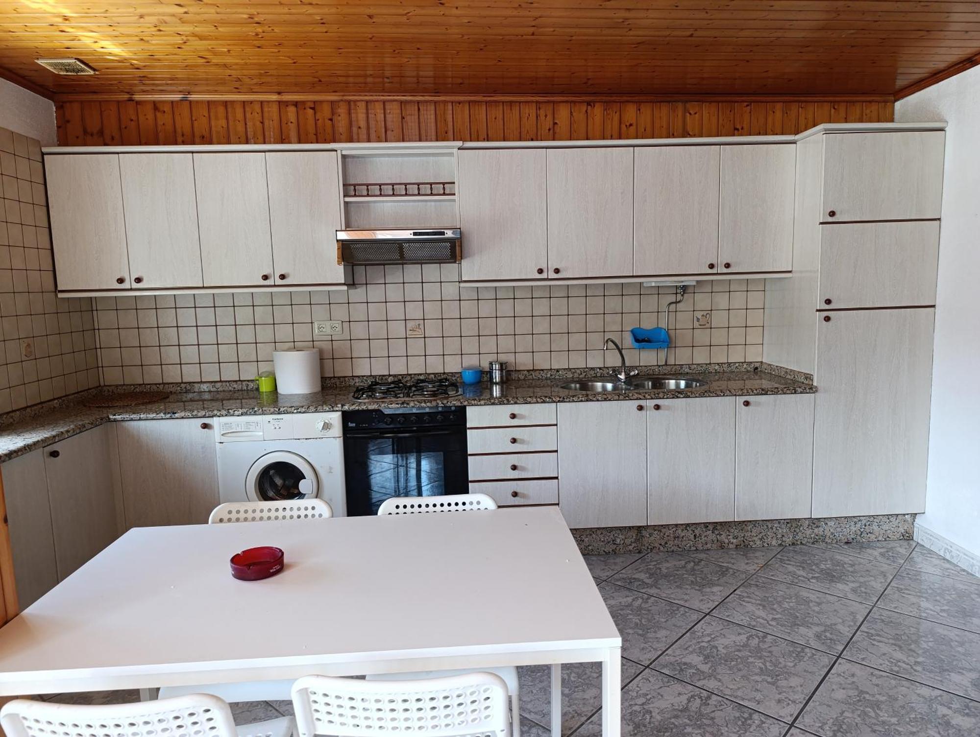 Ibu Beer&Grill Apartment Camarinas Bagian luar foto
